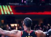 英雄联盟总决赛赛程-詹姆斯在比赛中展现出超凡表现，赢得球迷们的掌声的简单介绍