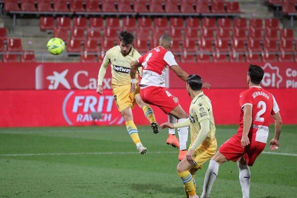 关于阿尔梅里亚俱乐部发布伤病报告，球队面临困境的信息