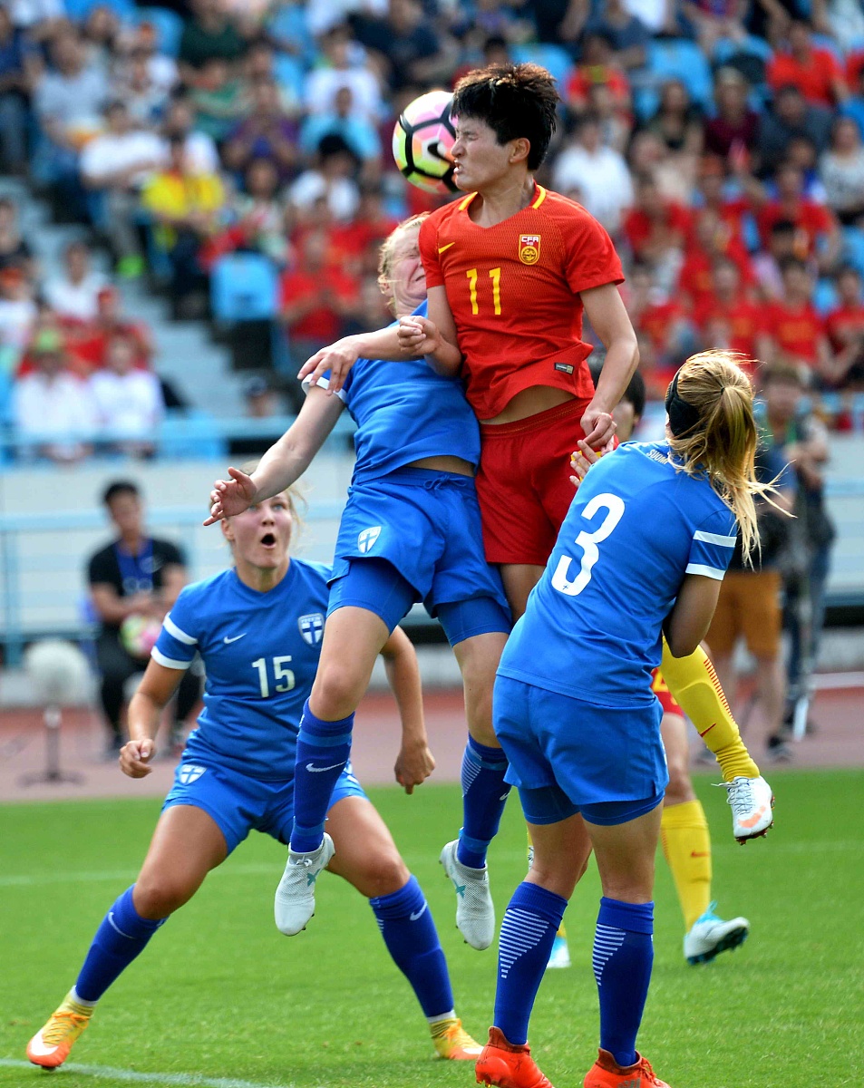 完美表现：女足选手比赛中展现实力