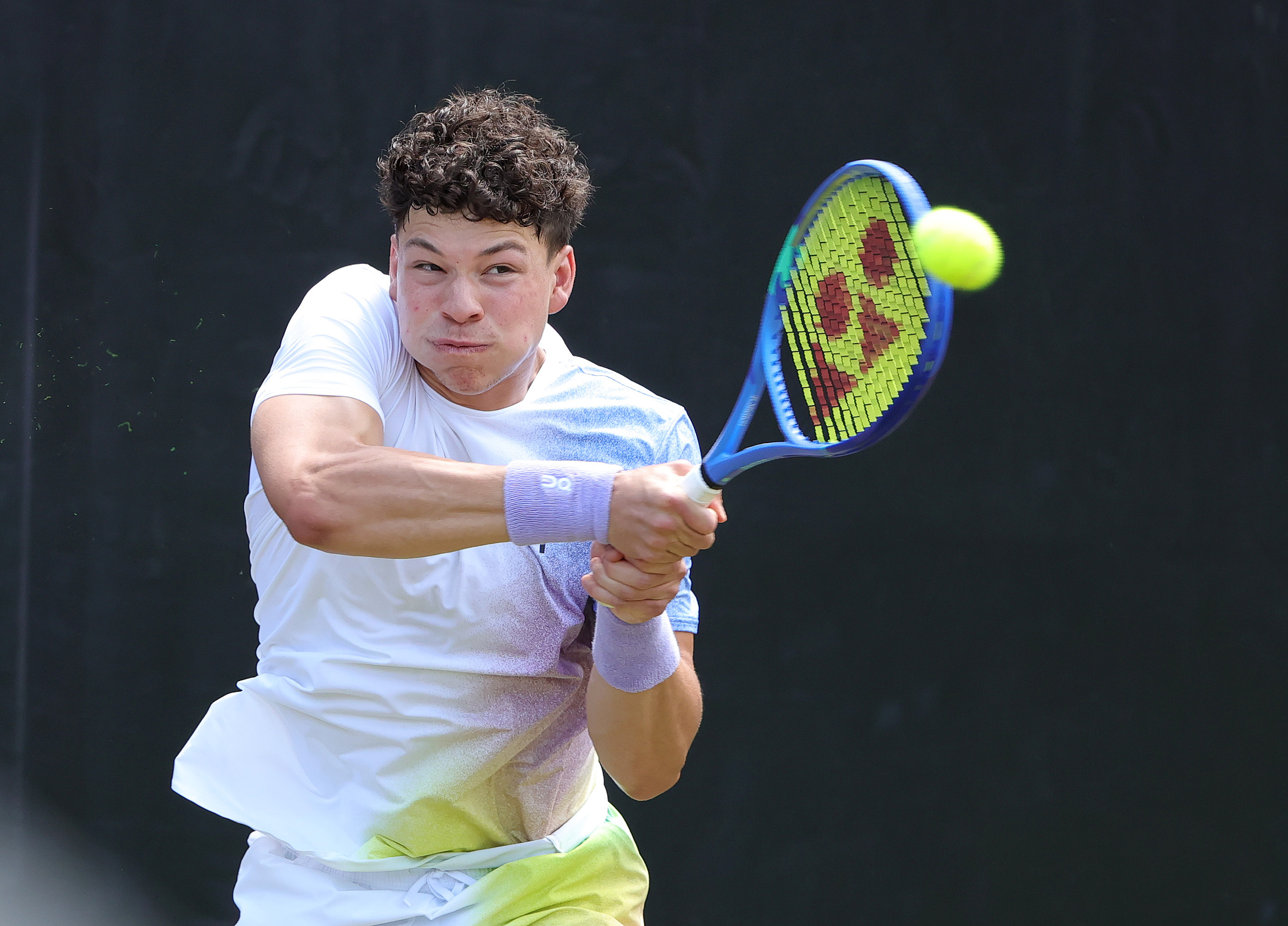 斯图加特球员在比赛中表现抢眼 斯图加特球员在比赛中表现抢眼