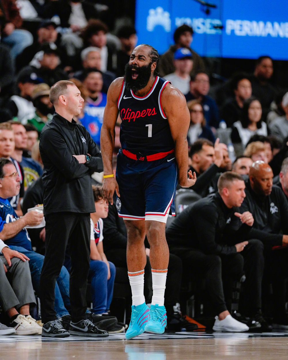 快船外线火力全开，主场斩获胜利