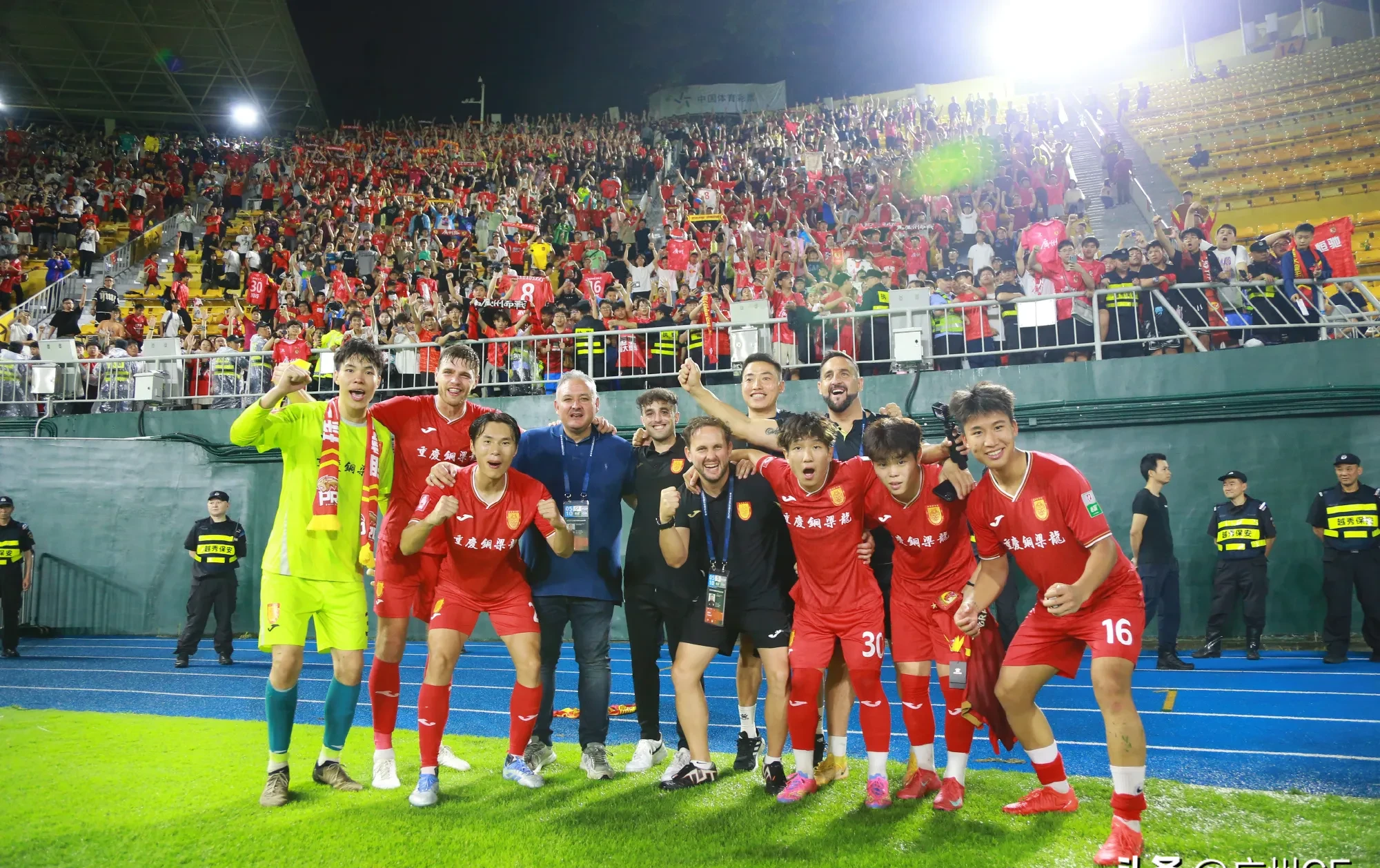 看豪门球队的激烈比拼,热闹非凡!的简单介绍 看豪门球队的激烈比拼,热闹非凡!的简单介绍