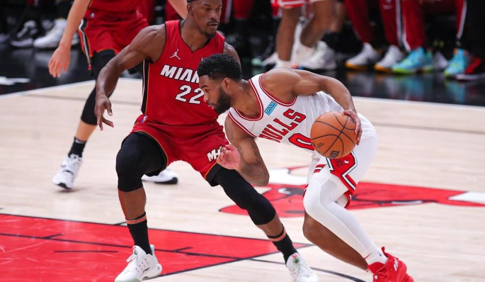 热火横扫江苏队,高诗岩带队取胜的简单介绍 热火横扫江苏队,高诗岩带队取胜的简单介绍