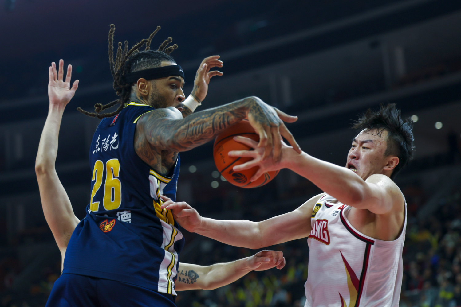 广州队险胜青岛队,詹姆斯高光表现 广州队险胜青岛队,詹姆斯高光表现