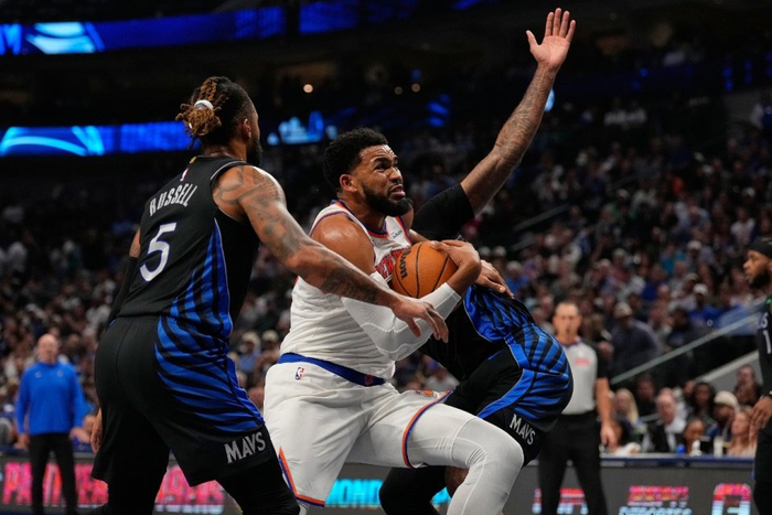 尼克斯碾压独行侠,西亚卡姆带队取胜 尼克斯碾压独行侠,西亚卡姆带队取胜