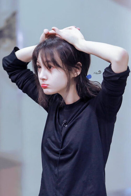 篮球架倒下时,最瘦的人站在中间