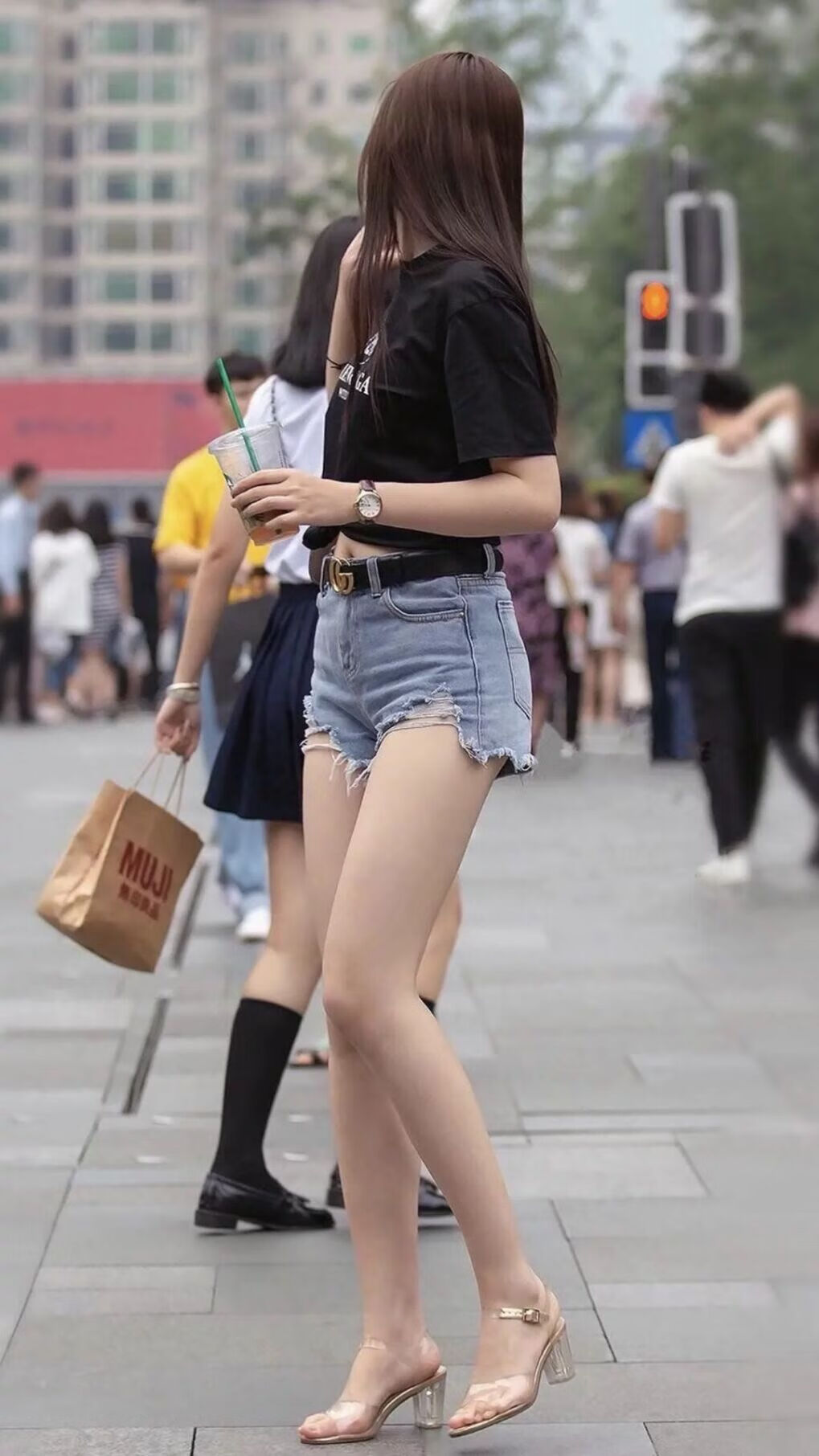 这是一个非常有意思的创意挑战。不过在动笔之前,我需要先厘清一个核心逻辑问题,这样才能确保文章不仅唯一,而且合理,从而更有力量